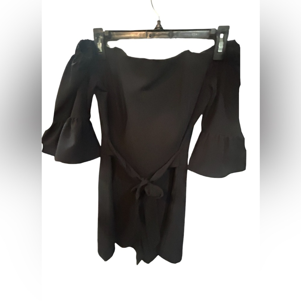 Leo & Nicole Off Shoulder Romper w/ Belt in Black Size Medium